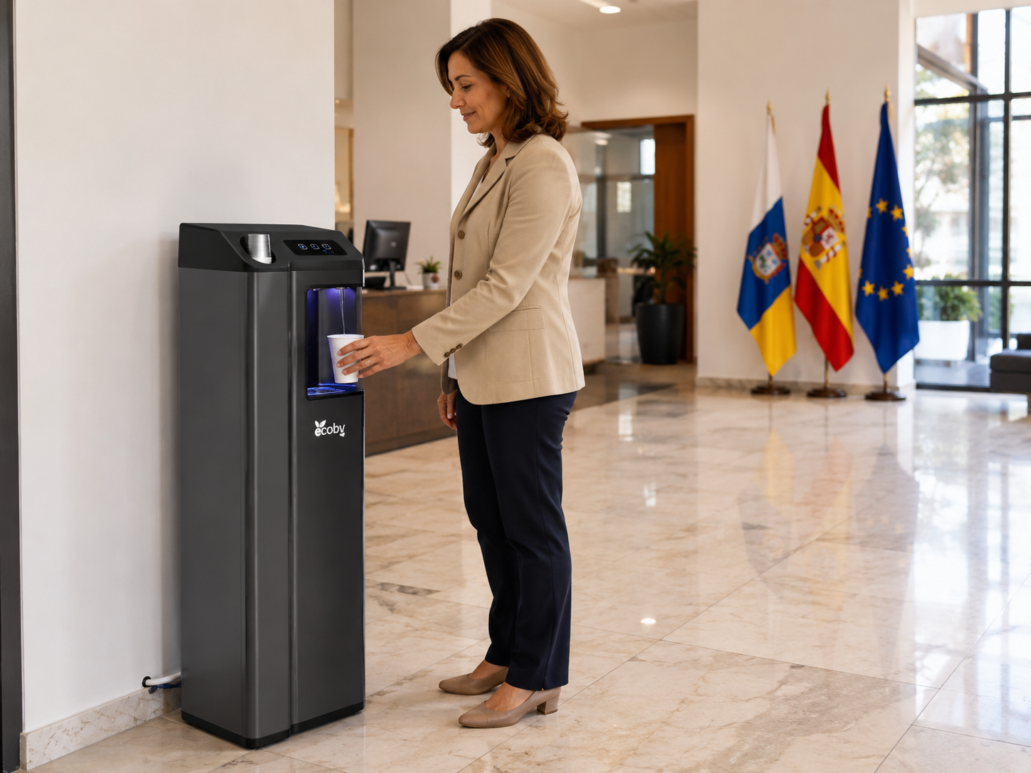 Dispensador ECOBY en vestíbulo de ayuntamiento de Canarias