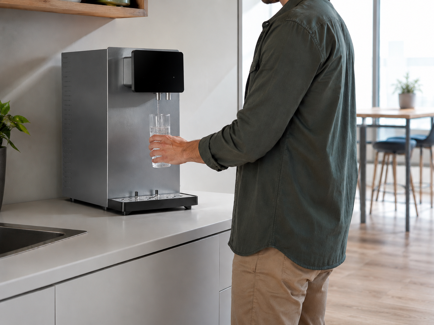 Dispensador de agua KINE40 ECOBY en cocina de oficina en Canarias