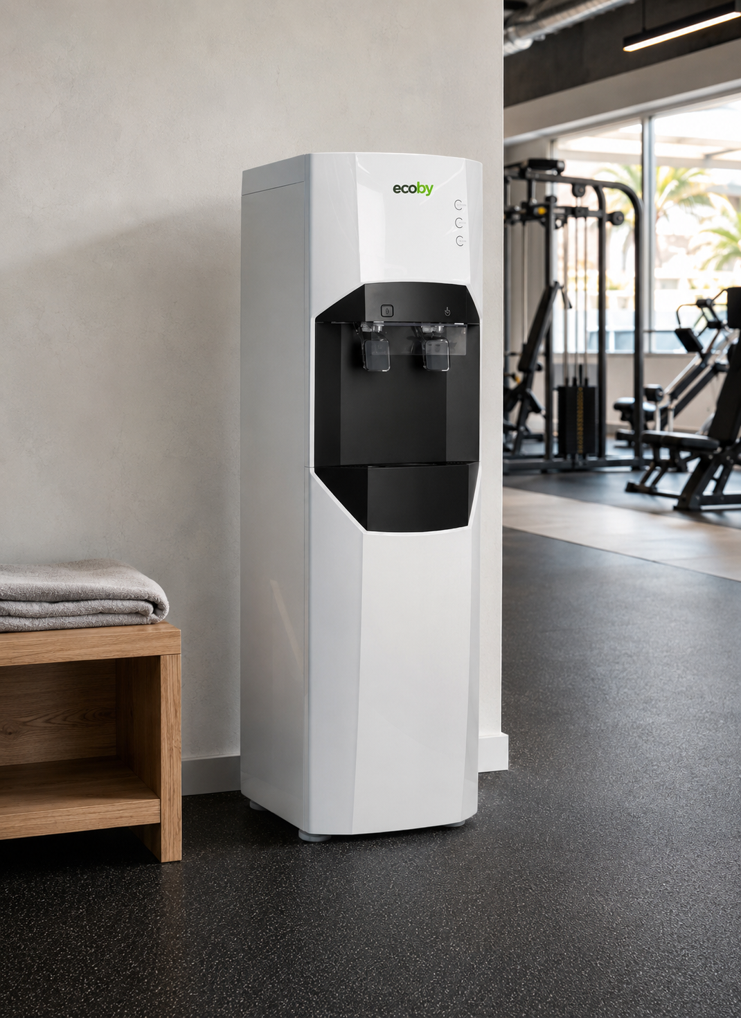 Dispensador de agua de pie ECOBY Jumbo Max 13 instalado en la zona de descanso de un gimnasio en Canarias